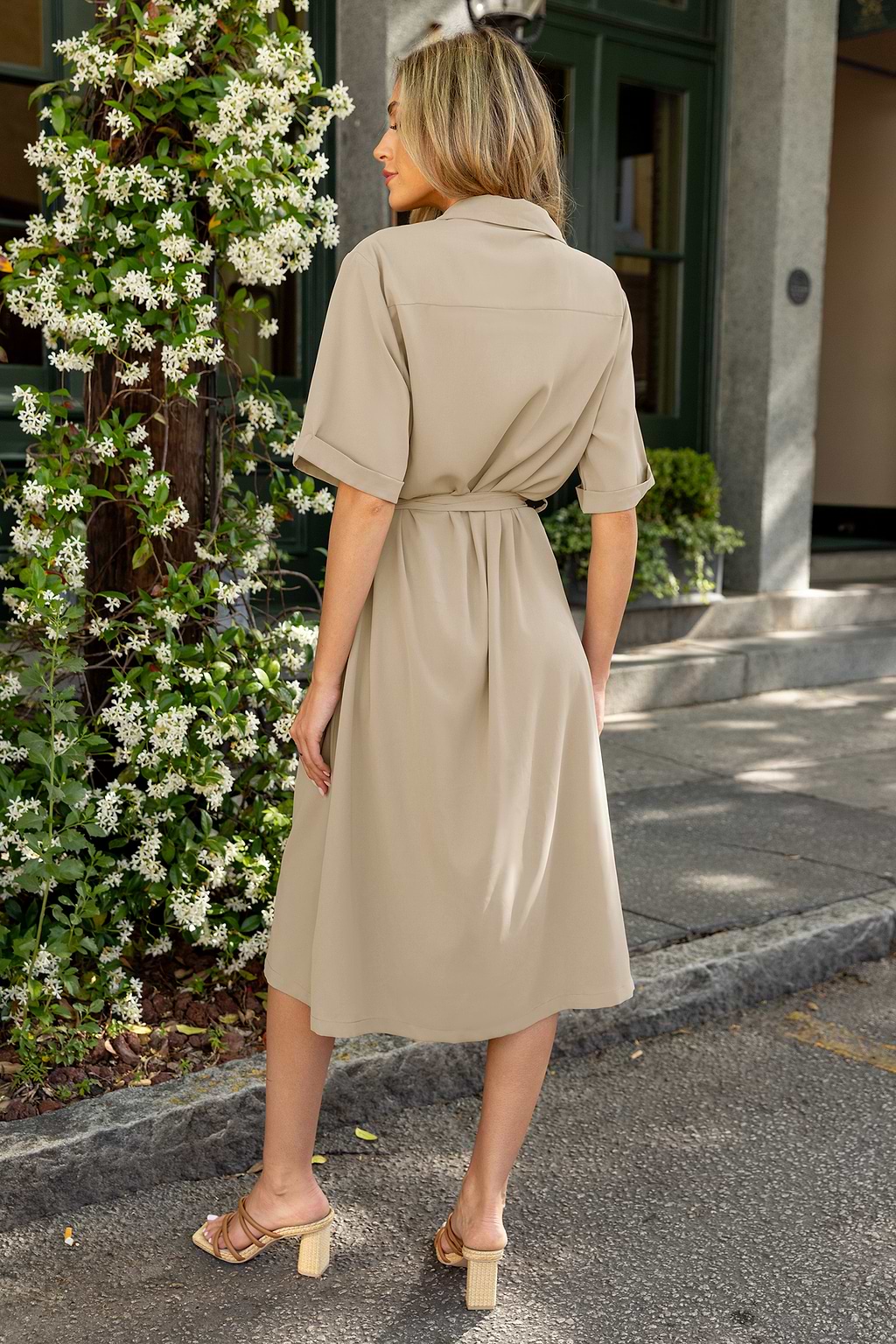 Robe chemise midi à boutons sur le devant kaki