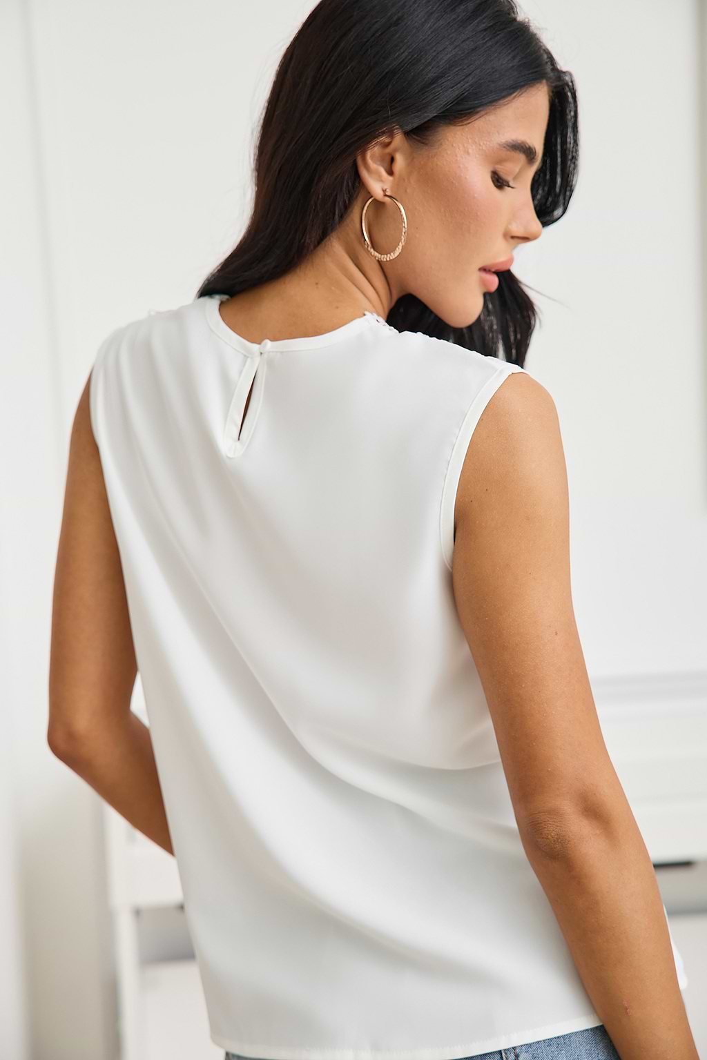 White Lace Round Neck Sleeveless Top
