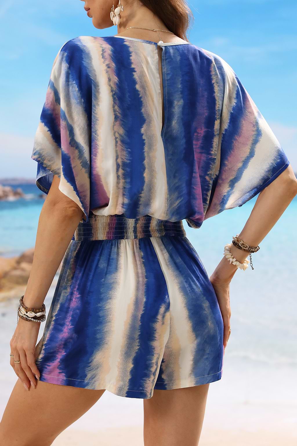 Combishort à col en V et glands à nouer à imprimé abstrait