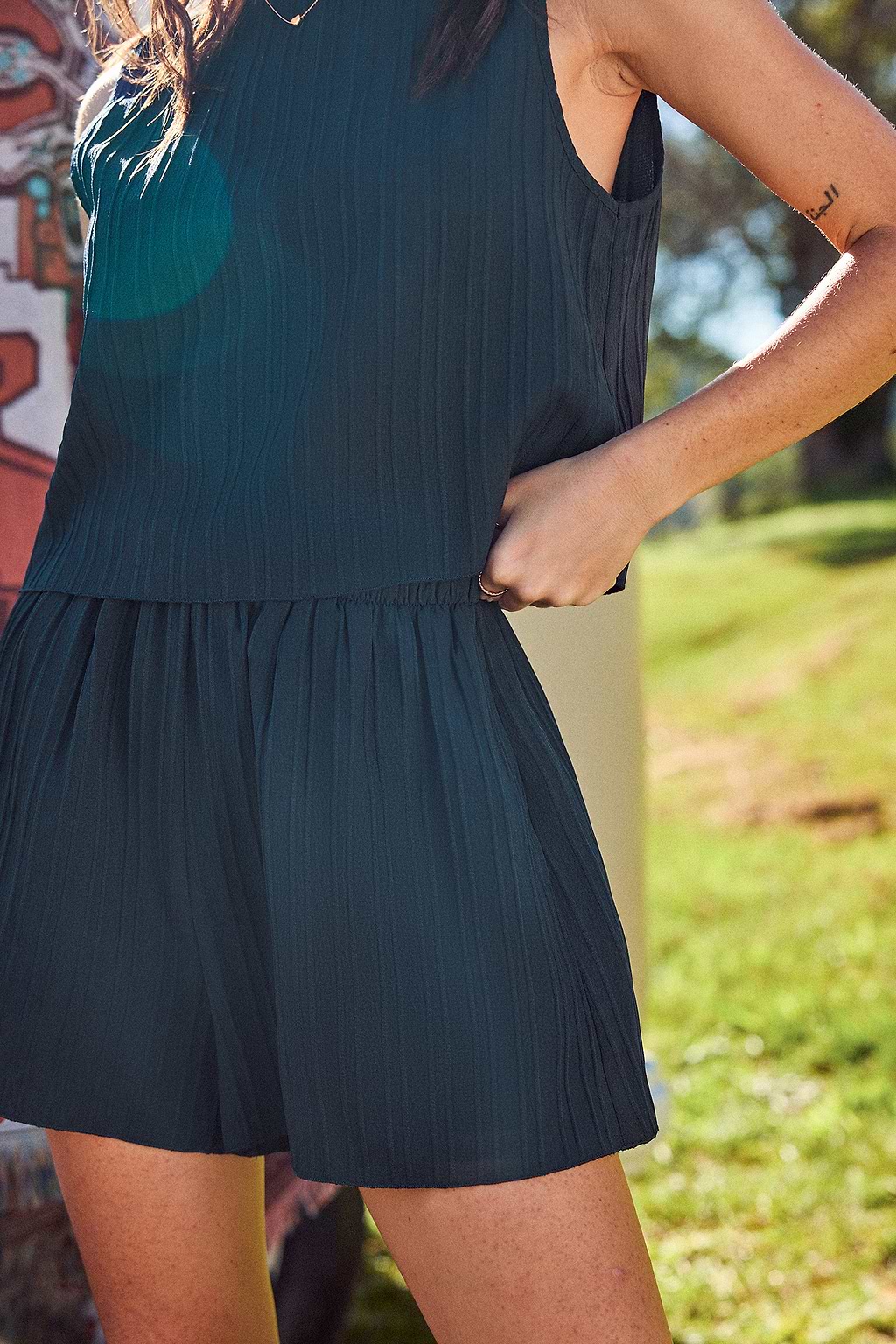 Marineblaues ärmelloses Oberteil & Shorts mit ausgestelltem Bein