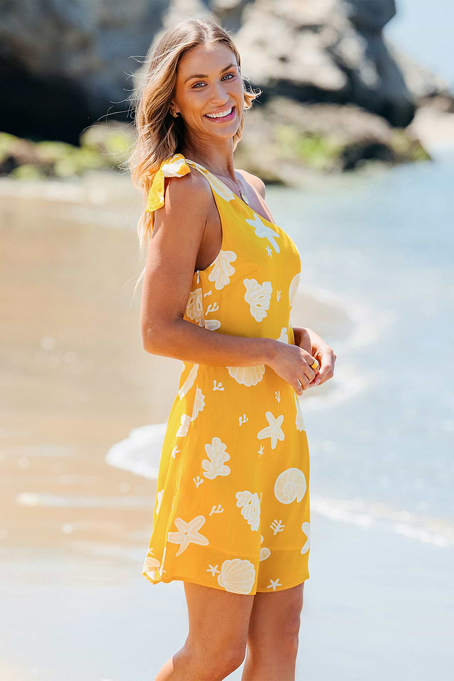 open lace back dress Vacation Outfits main image 1
