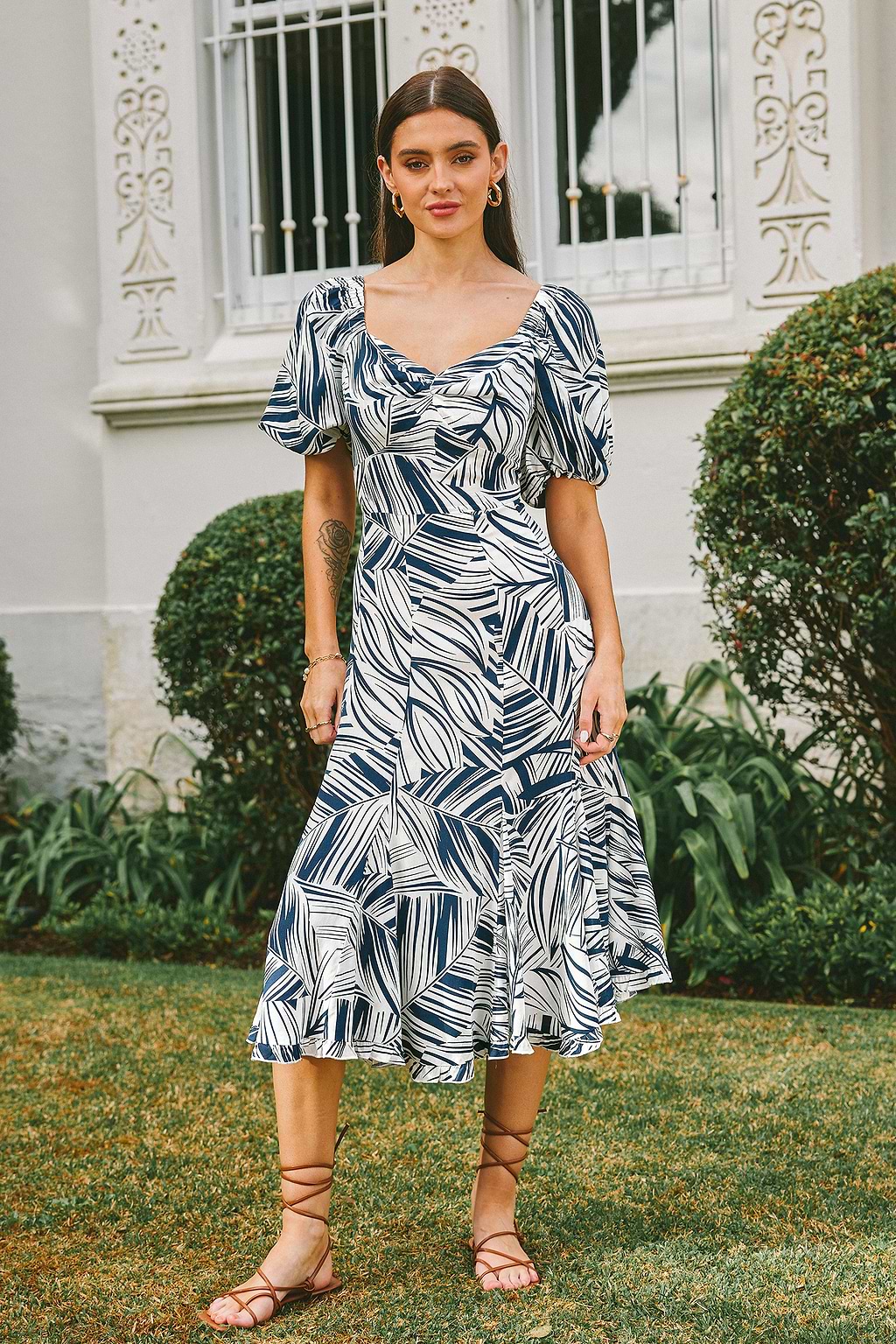 Blue & White Abstract Sweetheart Puff Sleeve Midi Dress