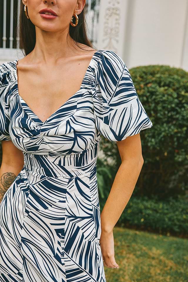 Blue & White Abstract Sweetheart Puff Sleeve Midi Dress