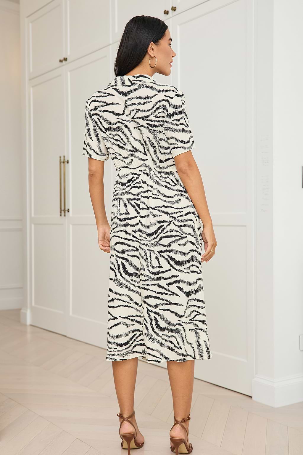 Black & White Abstract Collared Plunging Twist Midi Dress