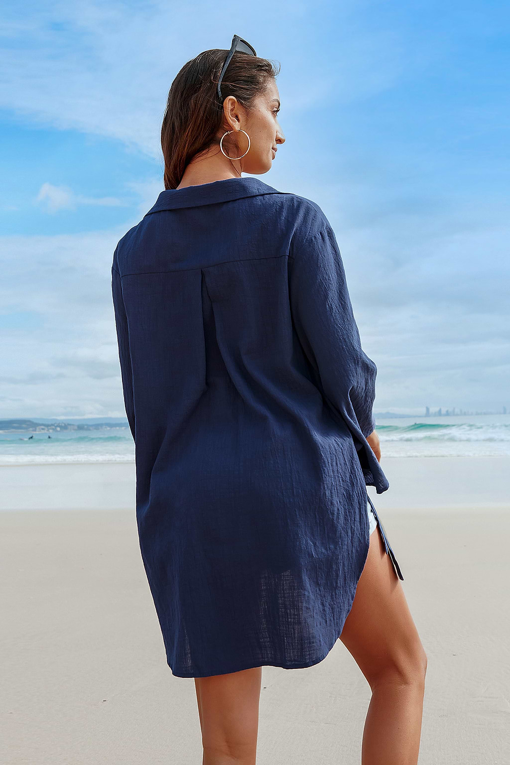 Marineblauwe blouse met wijd uitlopende mouwen en strikband aan de zijkant