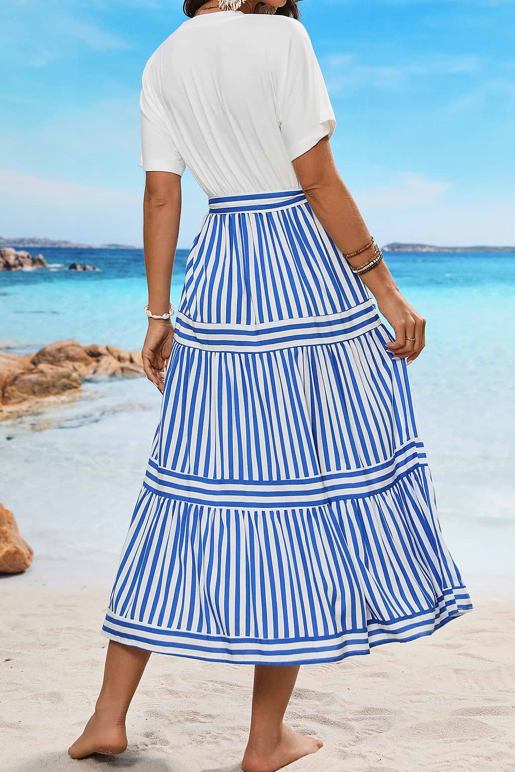 Vestido combinado con cinturón a rayas