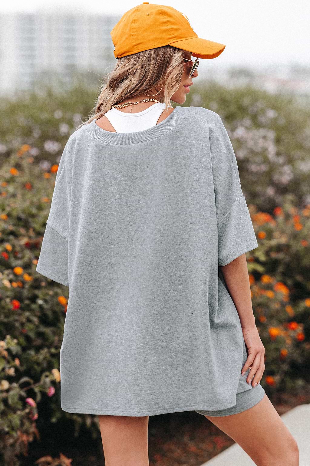 Conjunto de camiseta y pantalones cortos de punto jaspeado con cuello en V