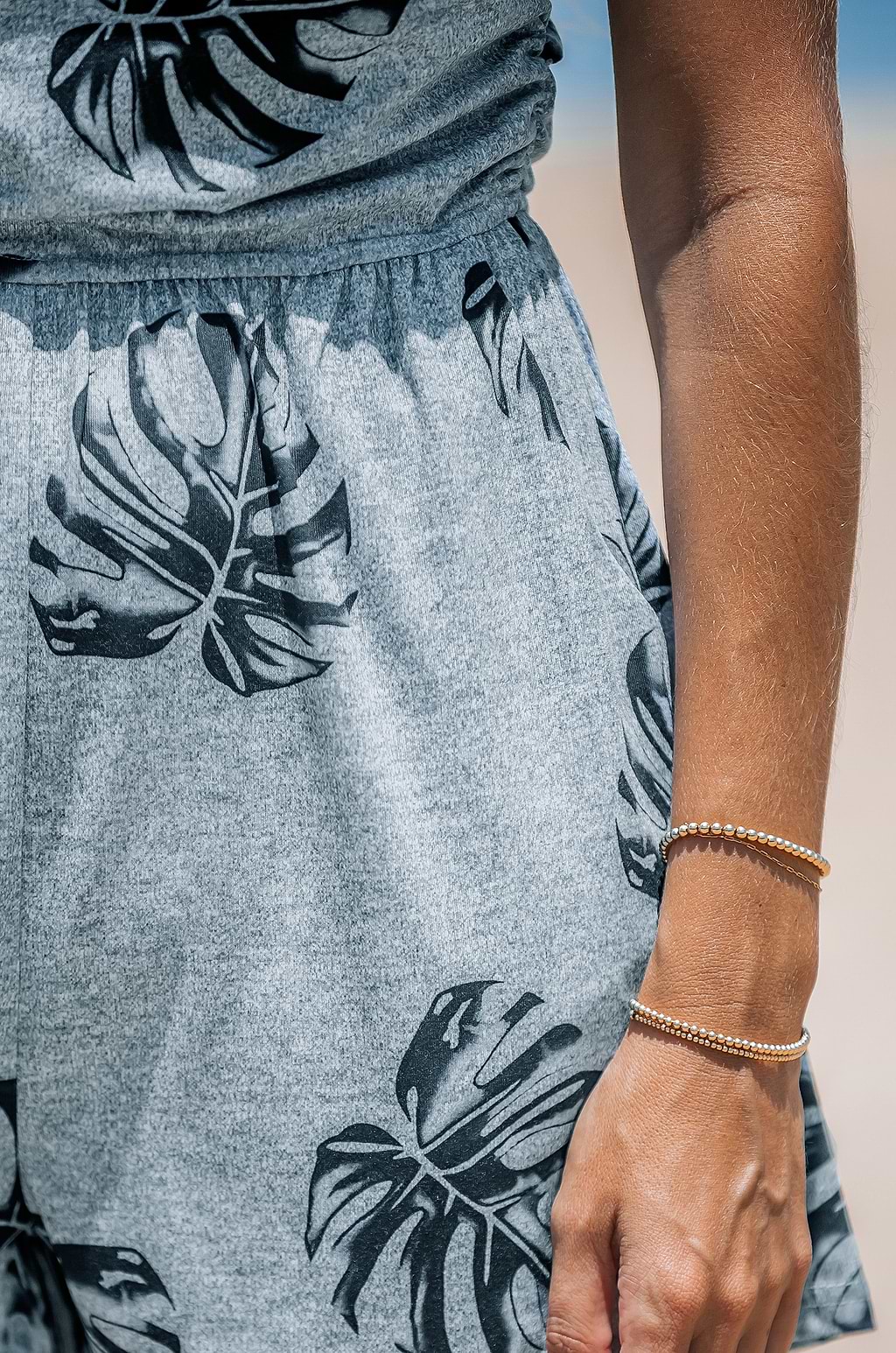 Combishort en jersey à jambes larges et feuilles de palmier gris