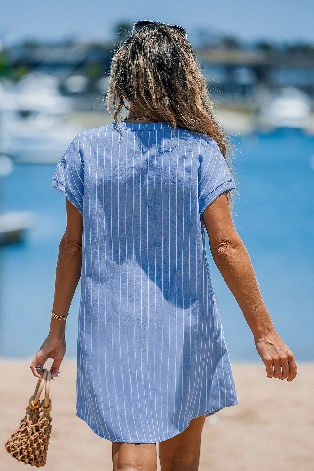 Blau gestreiftes geteiltes Minikleid mit Dolman-Ärmeln