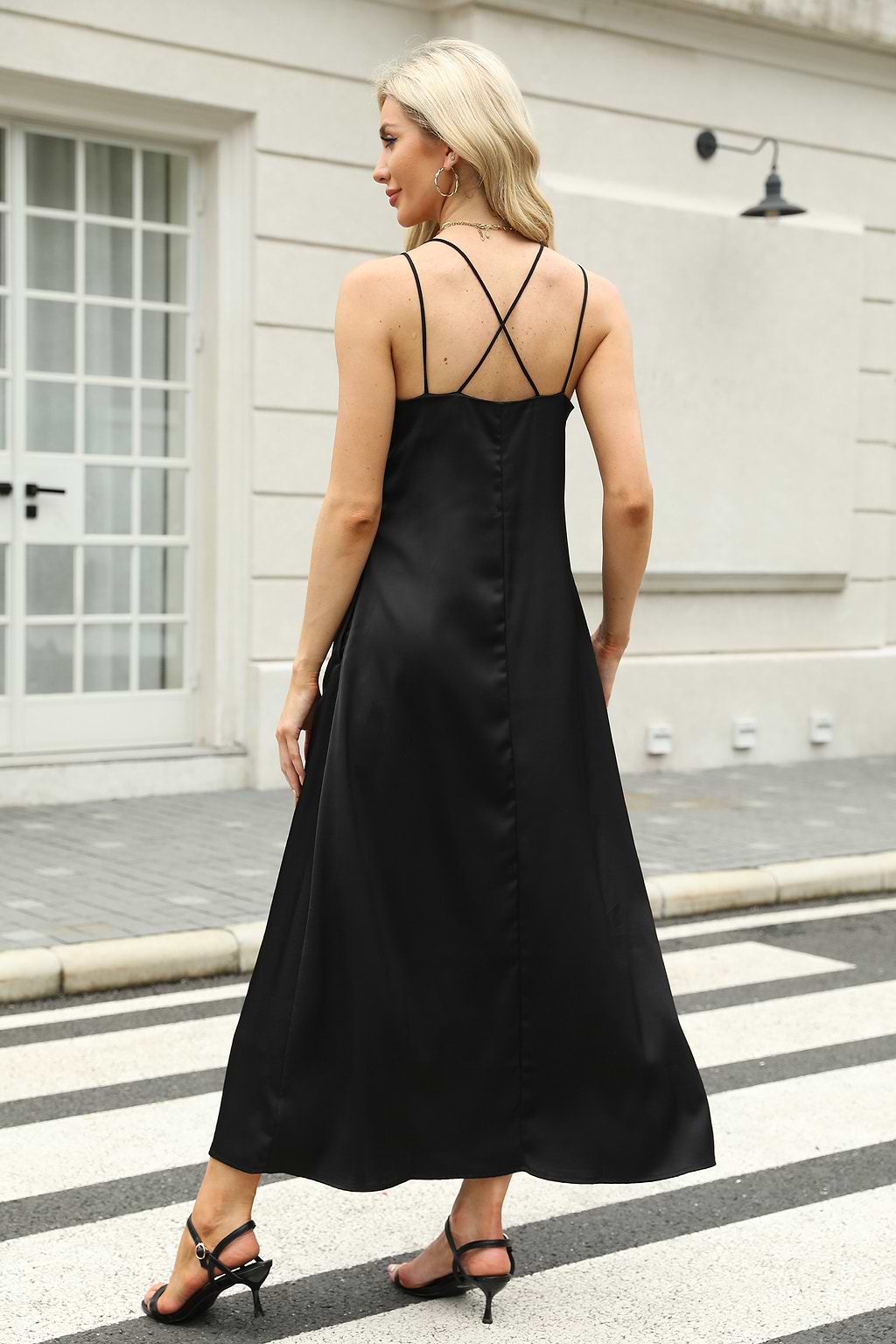 Robe maxi à col carré et bretelles doubles noire