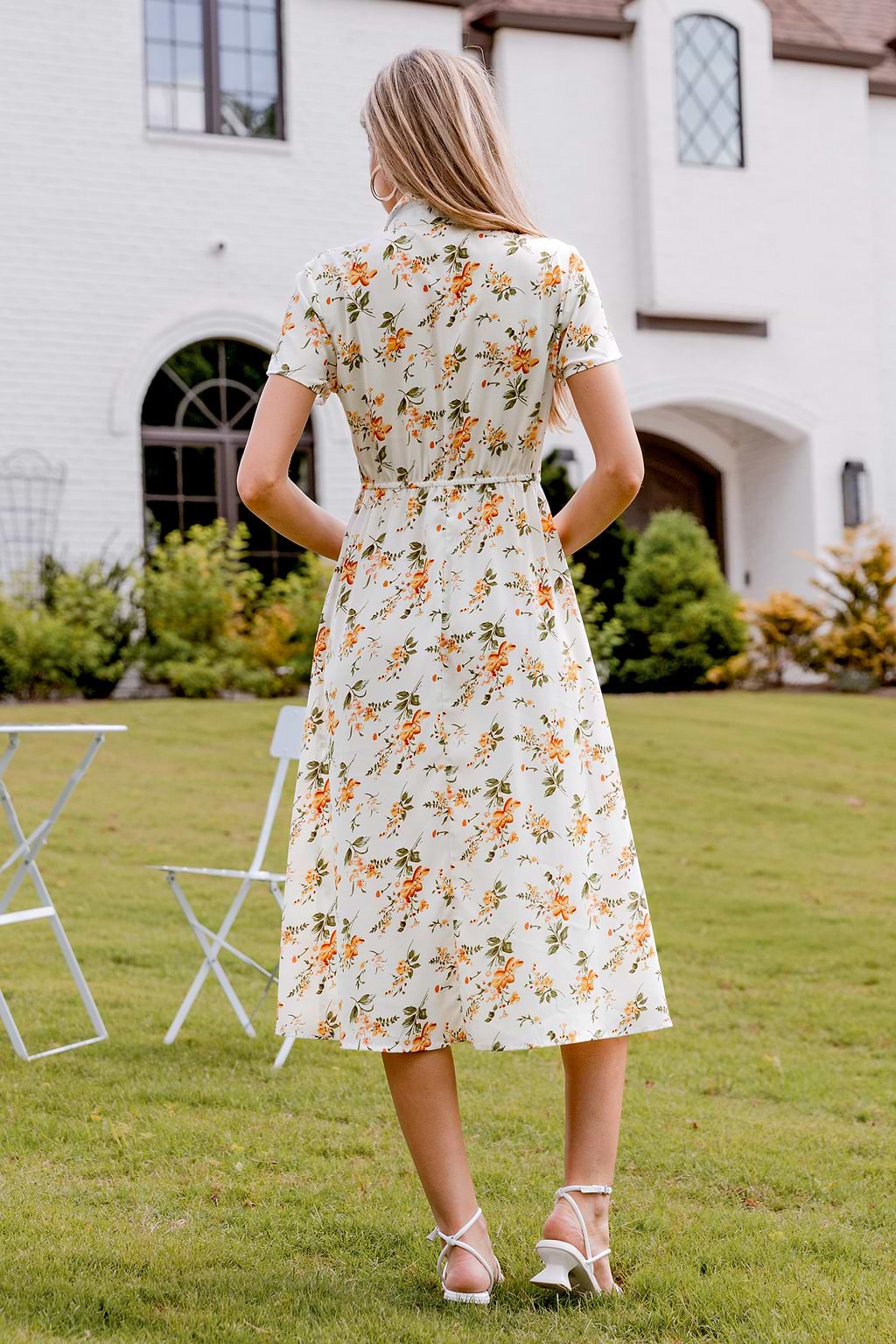 Vestido midi con botones delanteros y cuello floral naranja