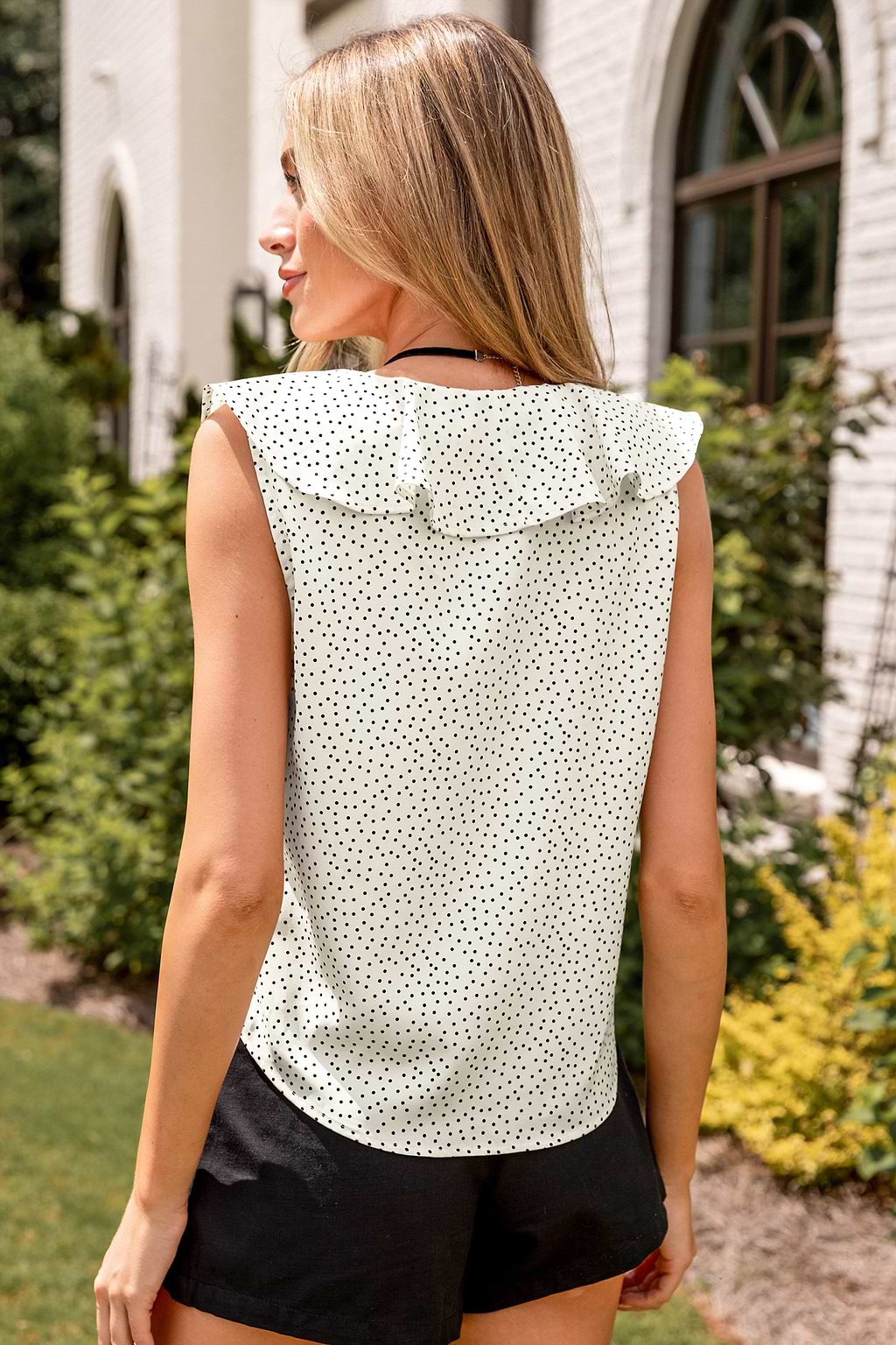 Haut à volants et à pois