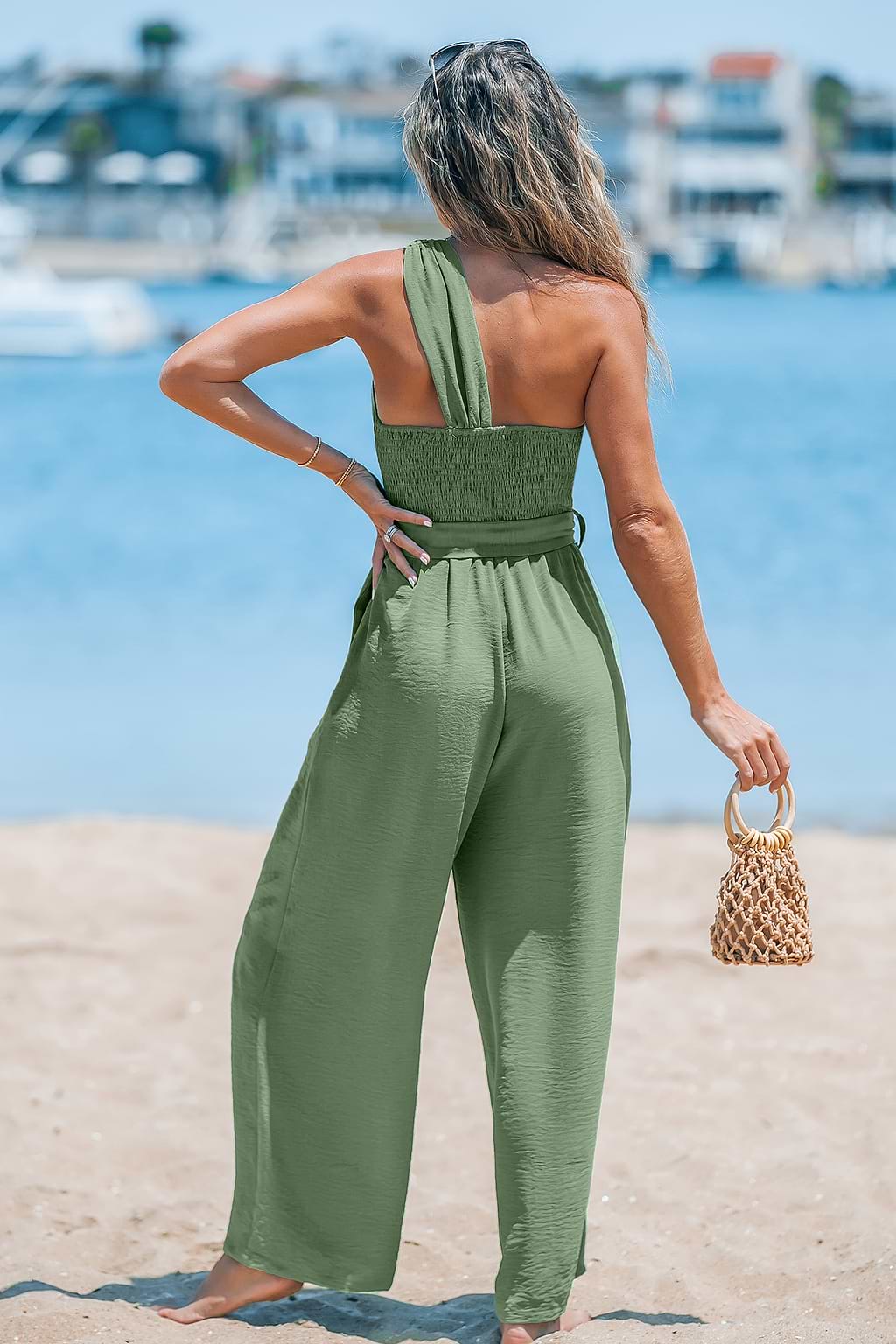 Combinaison asymétrique à une épaule et à jambe large