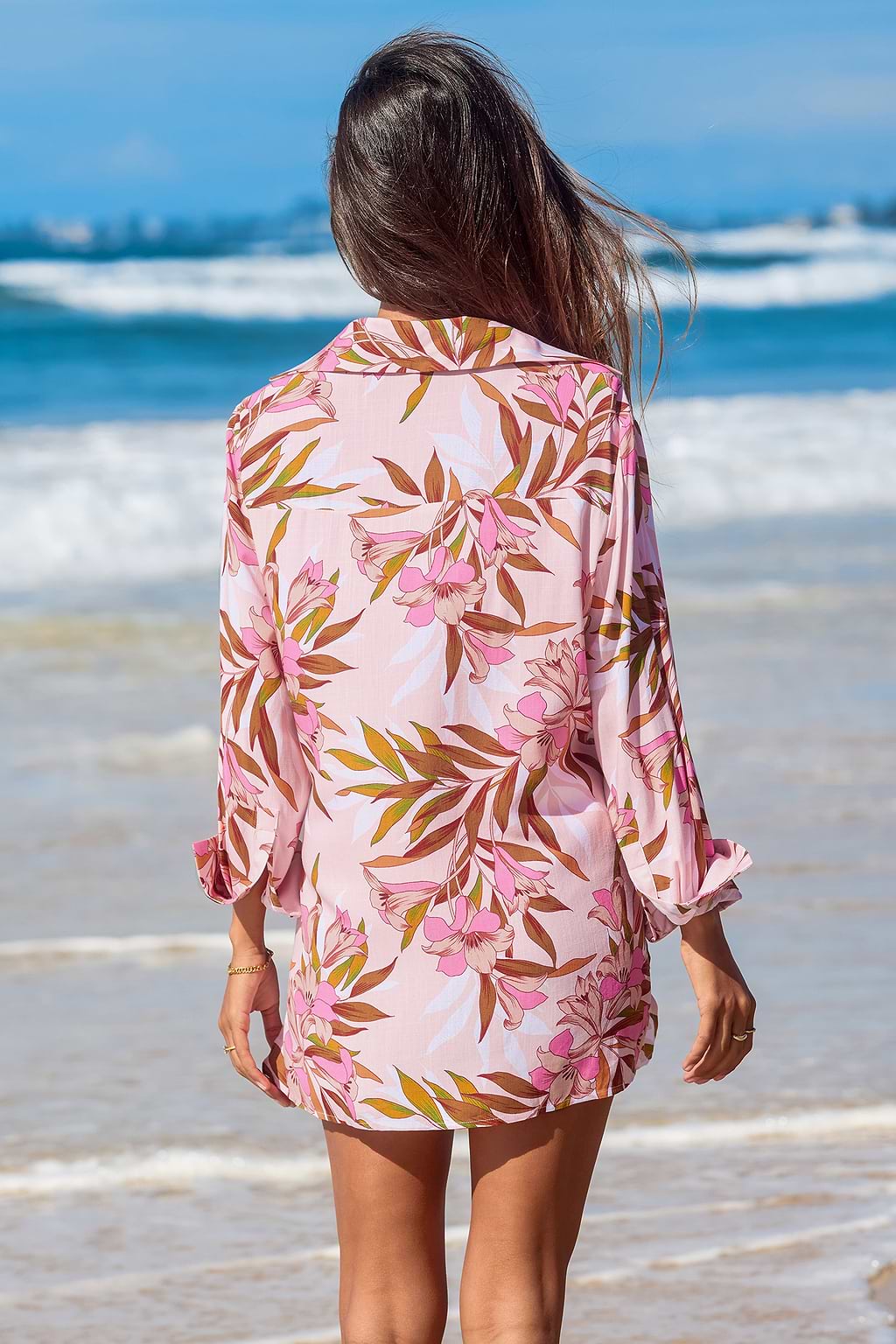 Haut cover up à col de chemise tropical rose