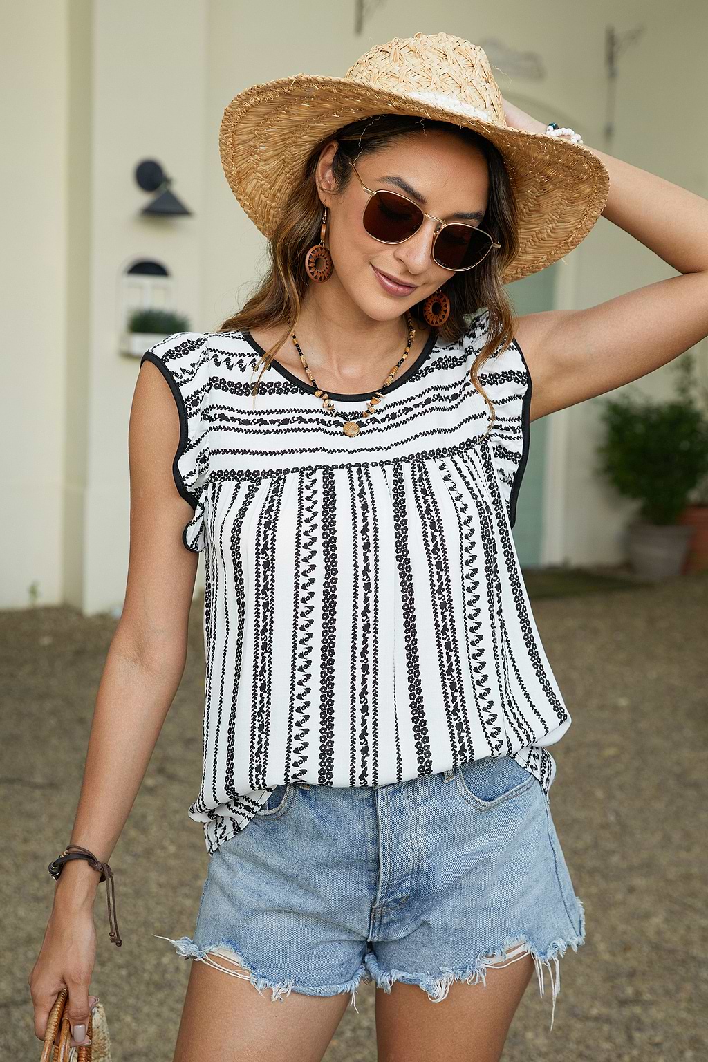Weißes gestreiftes Oberteil mit Rundhalsausschnitt und Rüschen