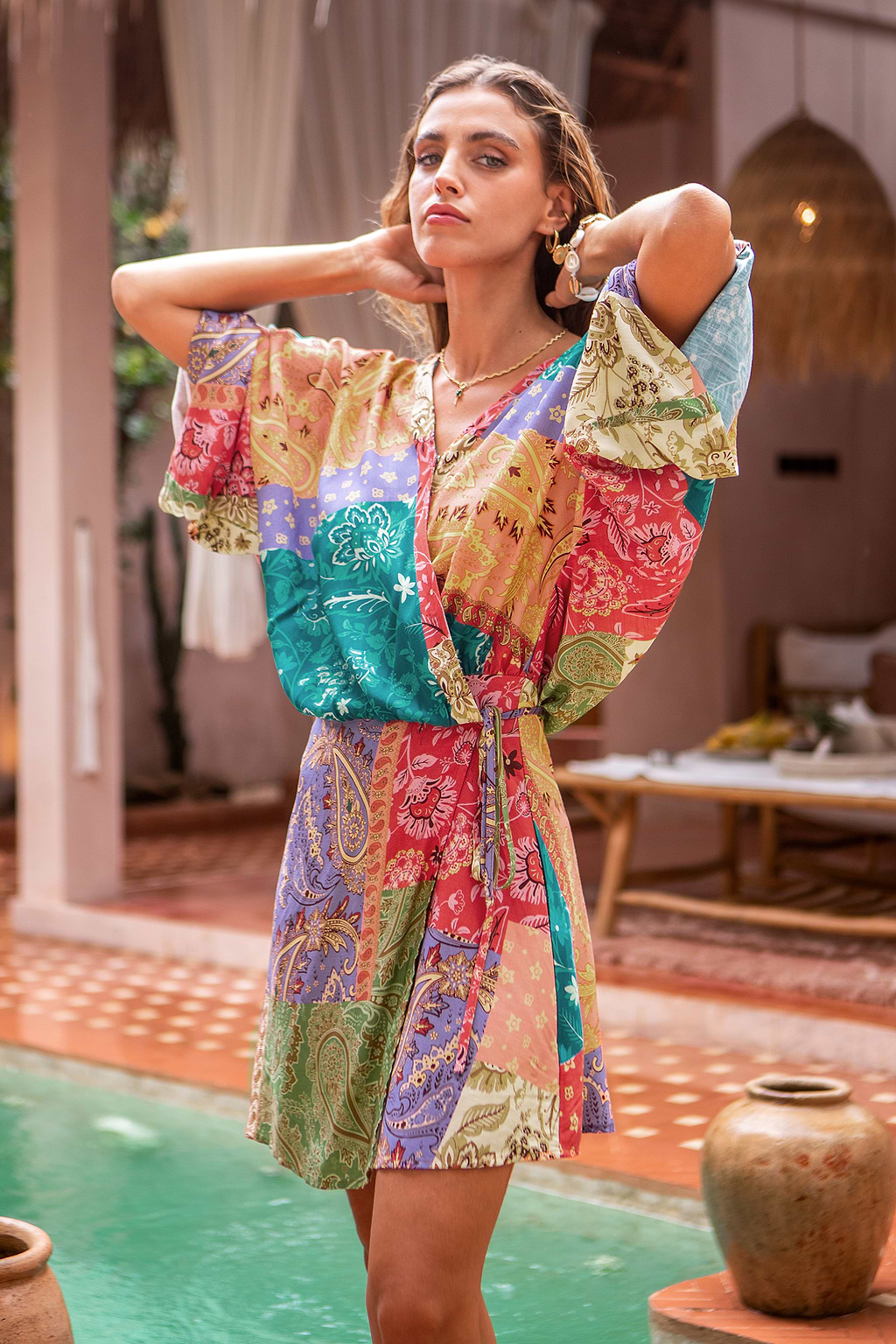 Robe courte à ceinture en patchwork paisley