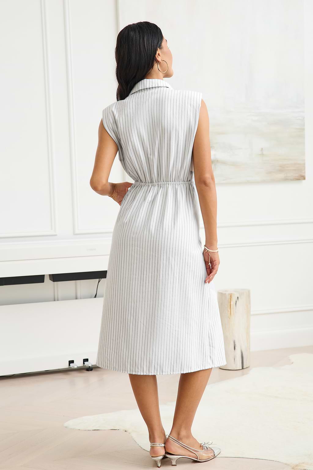 Nadelstreifen-Hemdkleid mit geknoteter Front