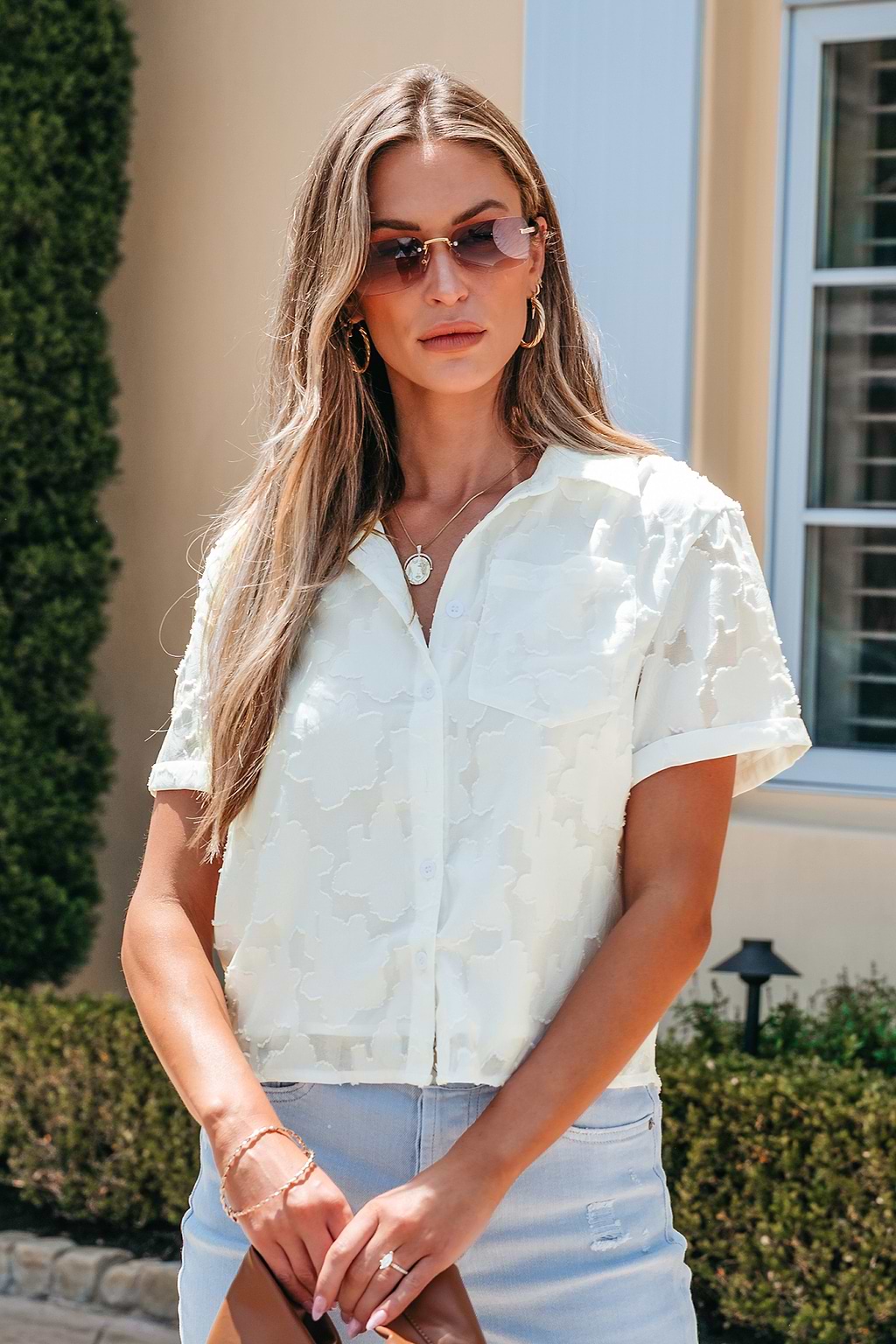 Kurzärmelige Jacquard-Hemdbluse mit Blumenmuster