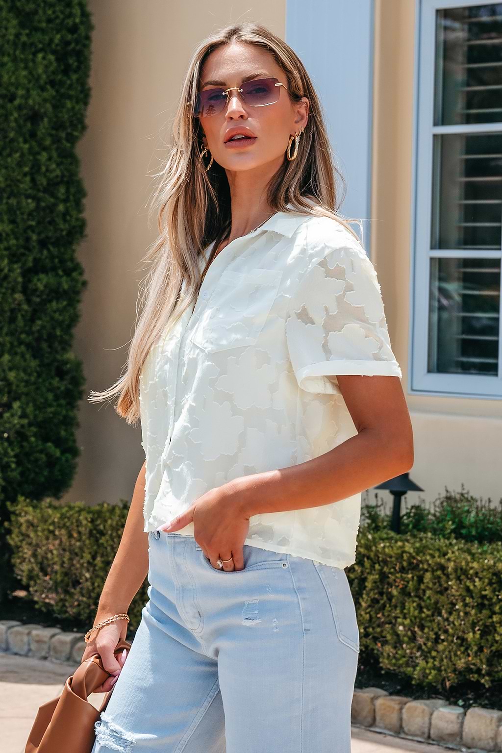 Kurzärmelige Jacquard-Hemdbluse mit Blumenmuster