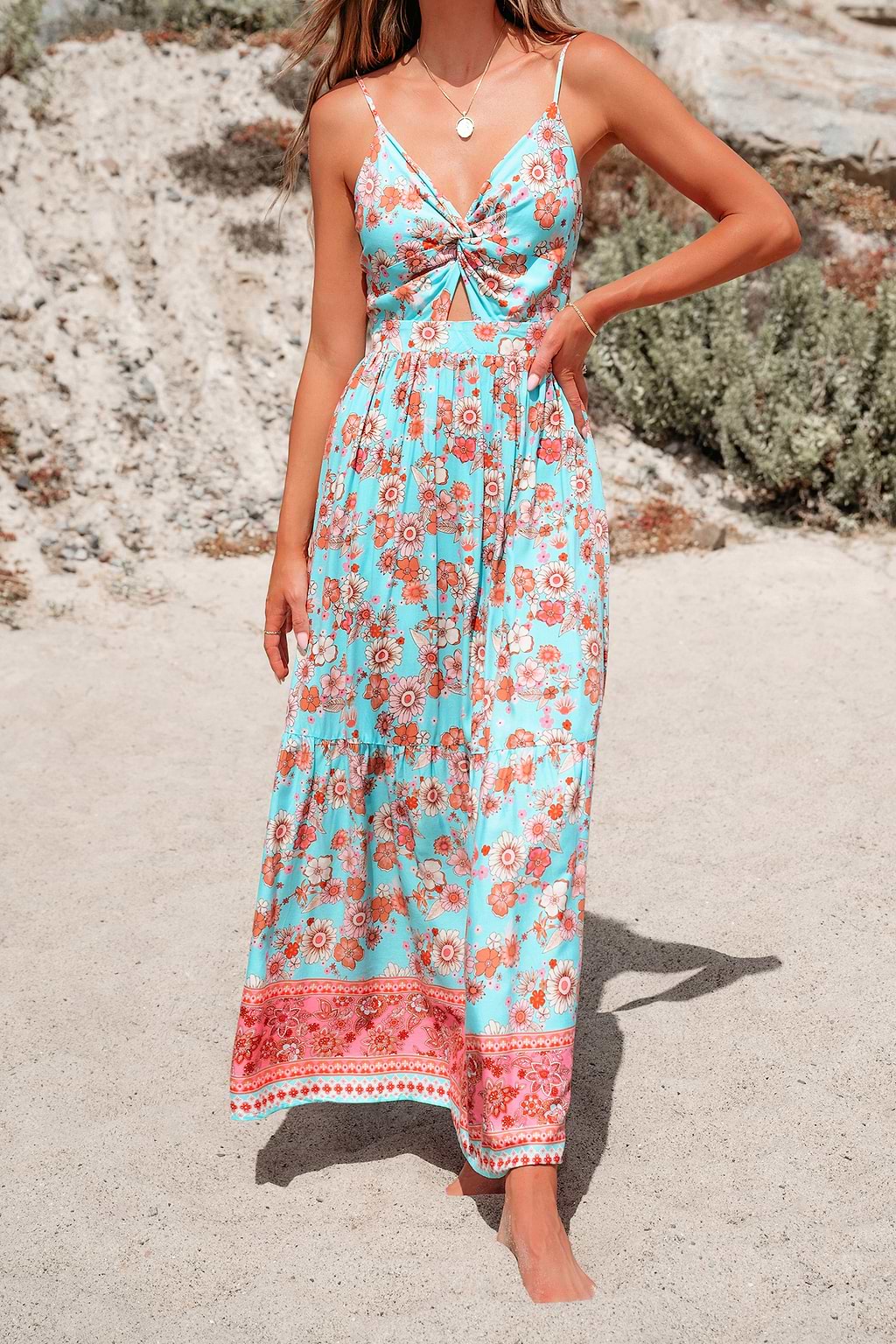 Vestido largo bohemio floral con escote en forma de corazón y abertura en forma de cerradura