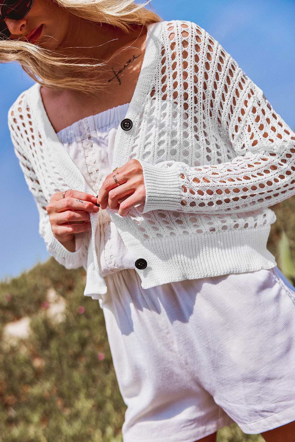 Cover up avec boutons sur le devant en crochet blanc