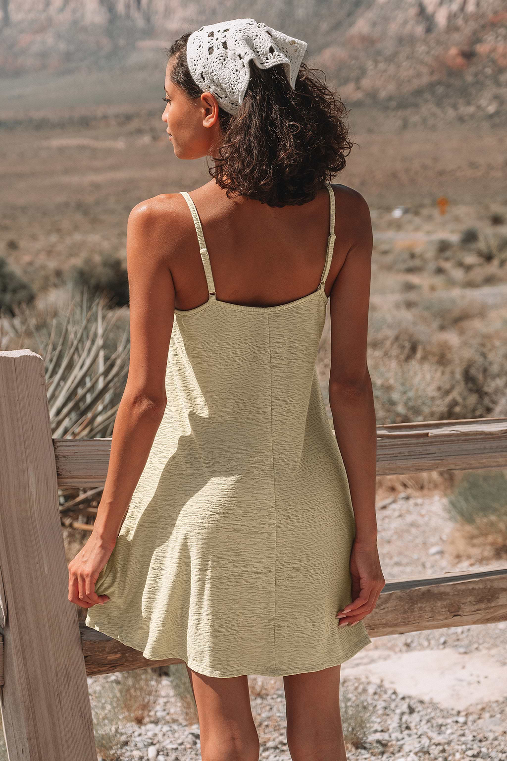 Kaki mouwloze jersey mini-jurk met vierkante hals