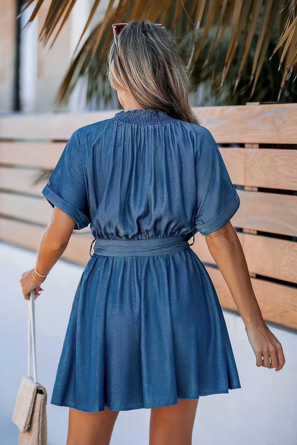 Robe mini avec manches courtes à taille nouée bleue