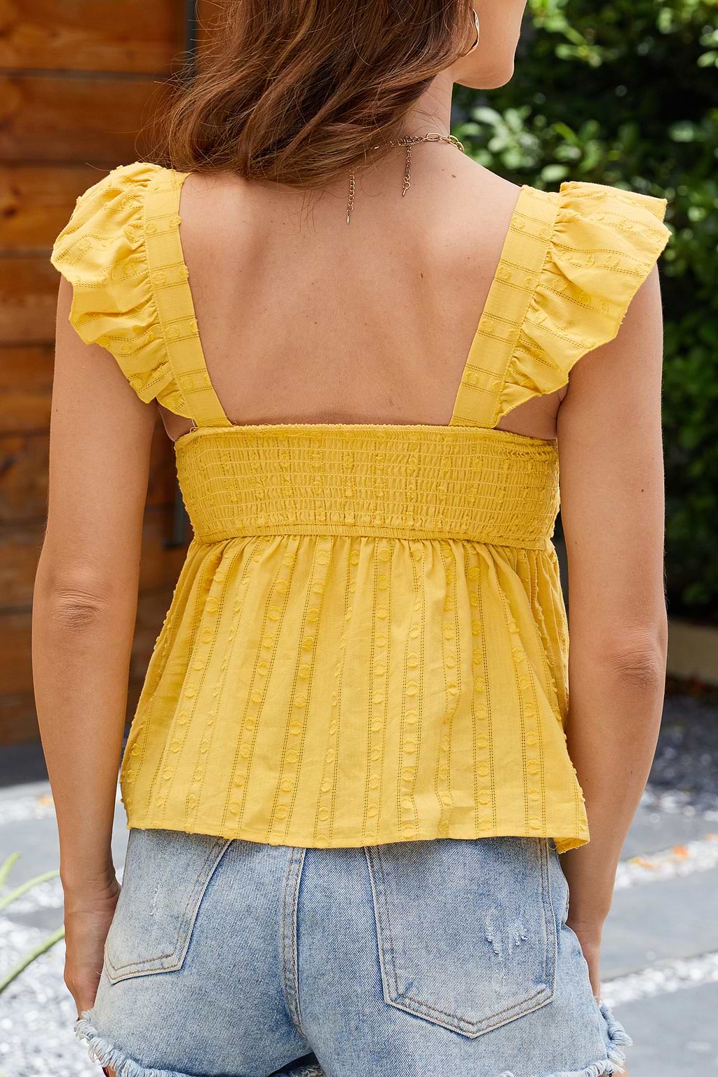 Sonnengelbes herzförmiges Baumwoll-Top mit Flatterträgern