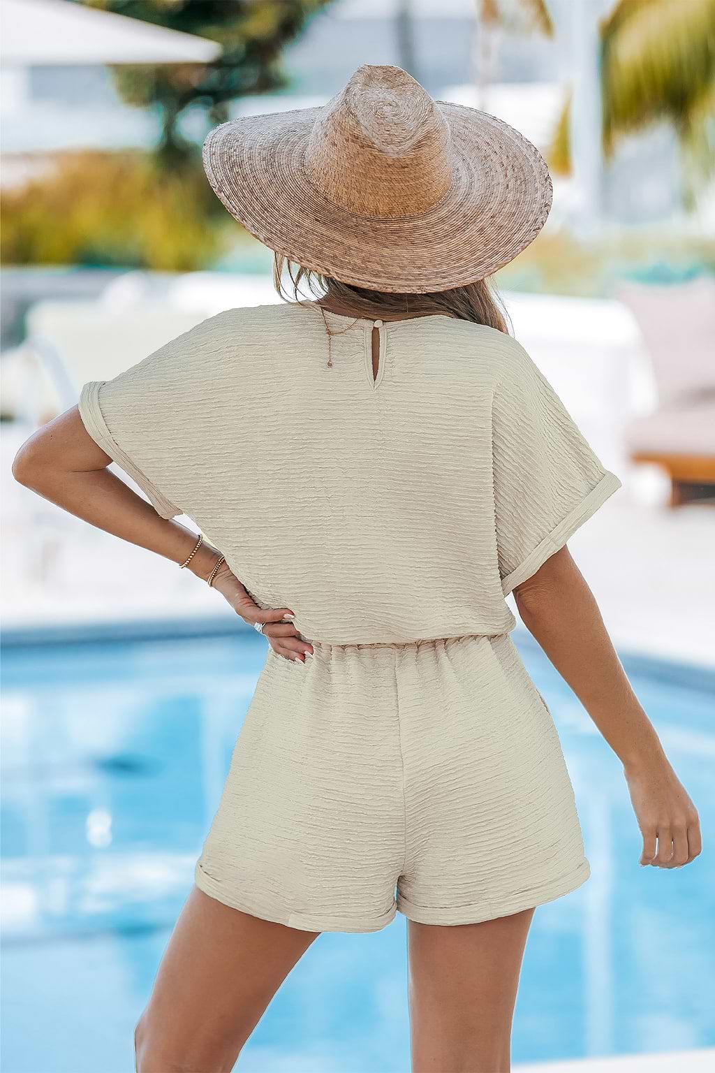 Combishort à col en V et cordon