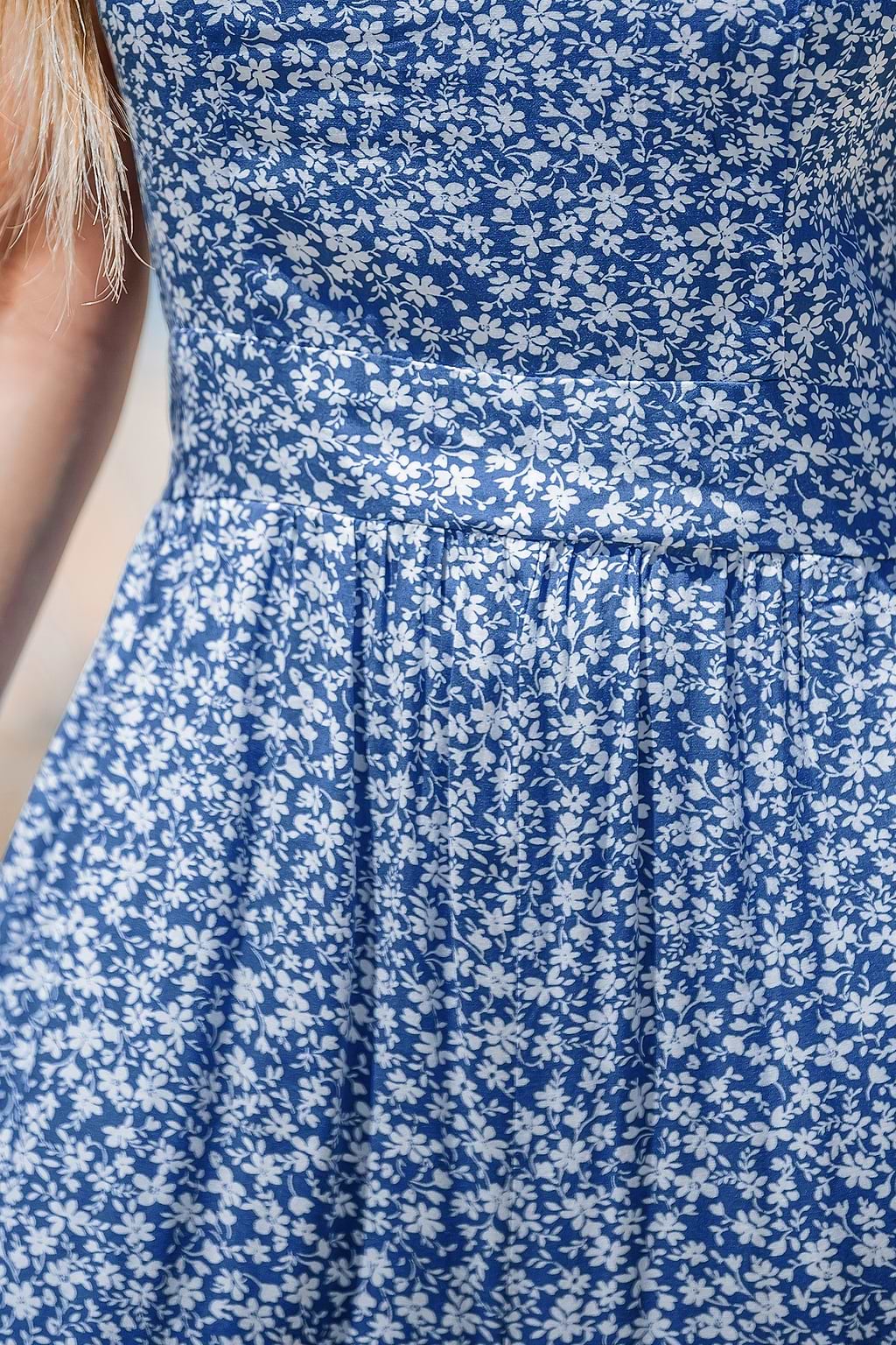 Blauer ärmelloser Overall mit geradem Bein und Rundhalsausschnitt