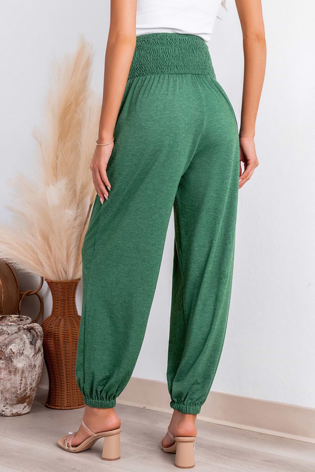 Pantalon en jersey avec smocks à la taille et jambe fuselée