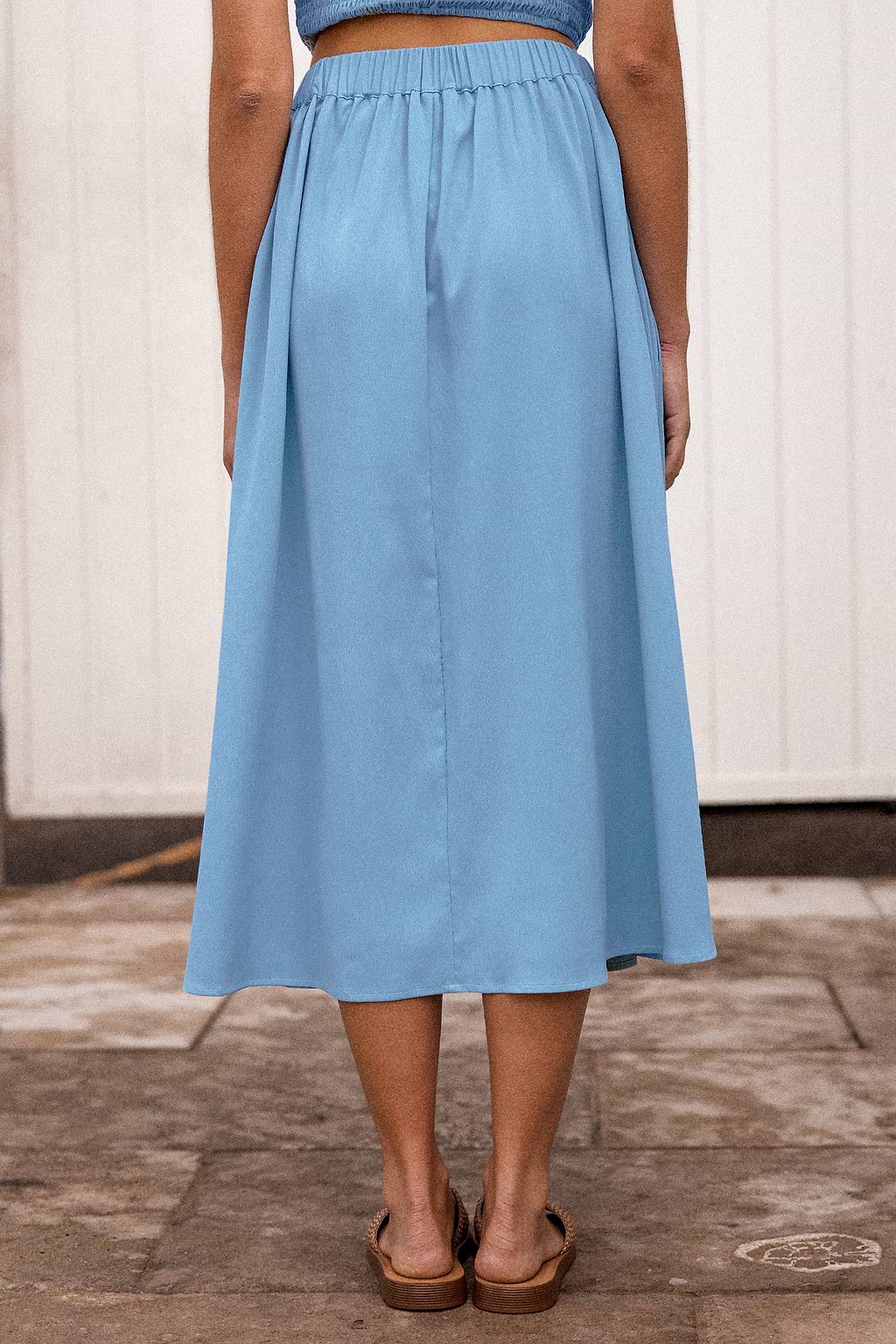 Blauer Midirock mit elastischer Taille