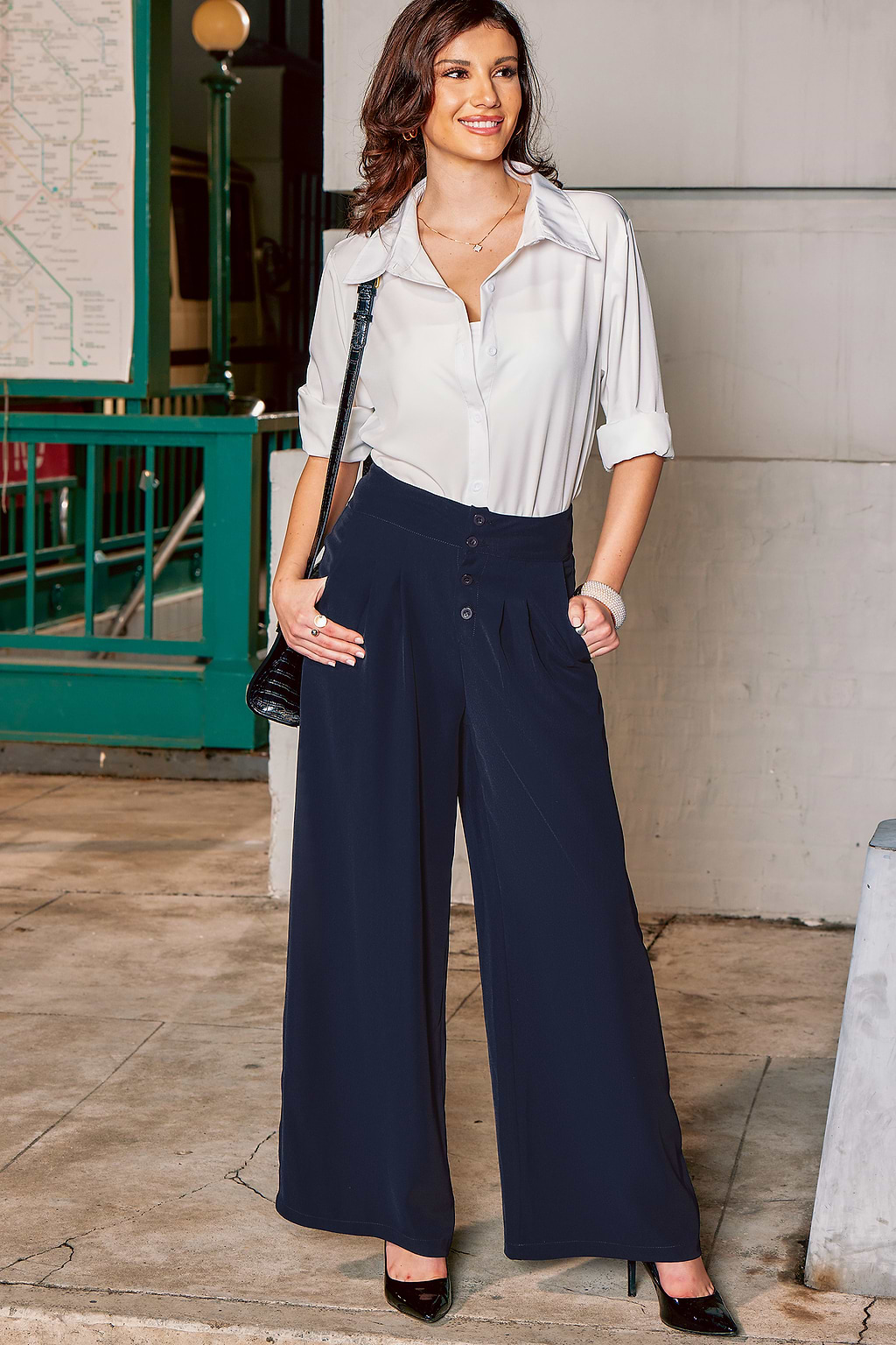 Pantalon avec boutons à taille haute et jambe large