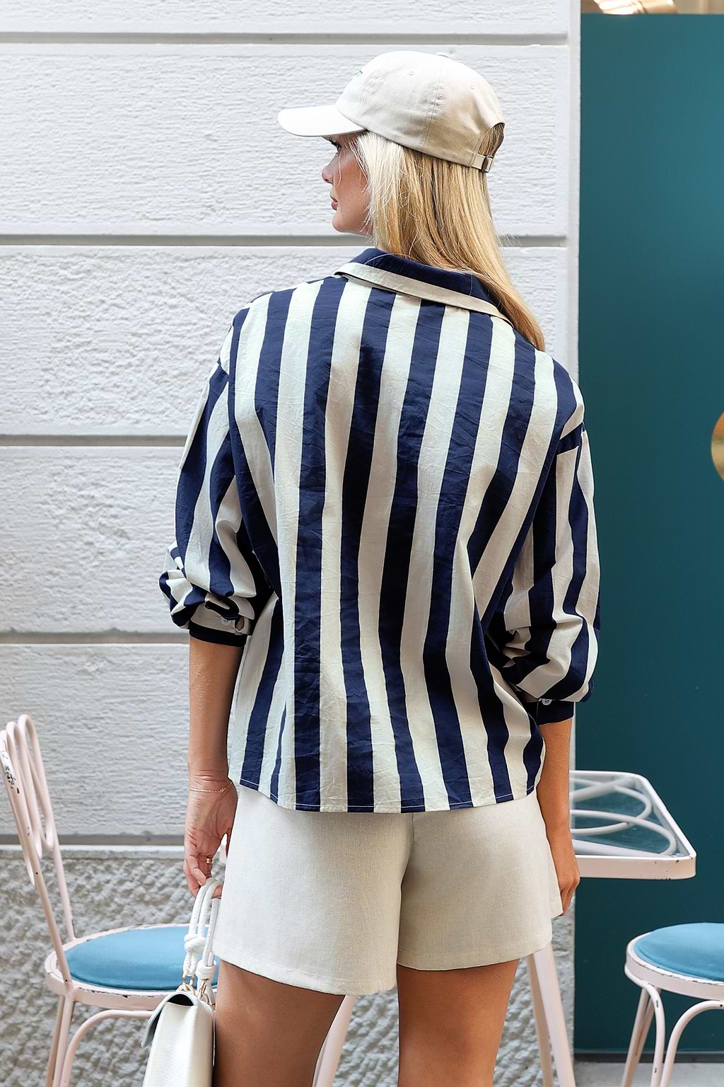 Marineblaues gestreiftes Langarm-Hemd aus Baumwolle