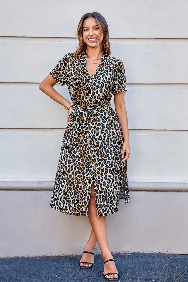Vestido midi abotonado de manga corta con estampado de leopardo