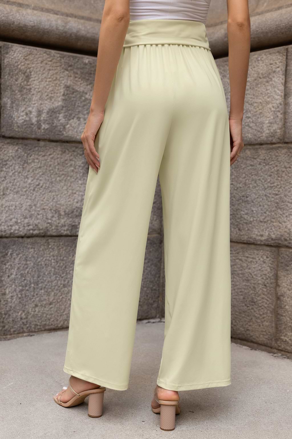 Beżowe szerokie spodnie jerseyowe