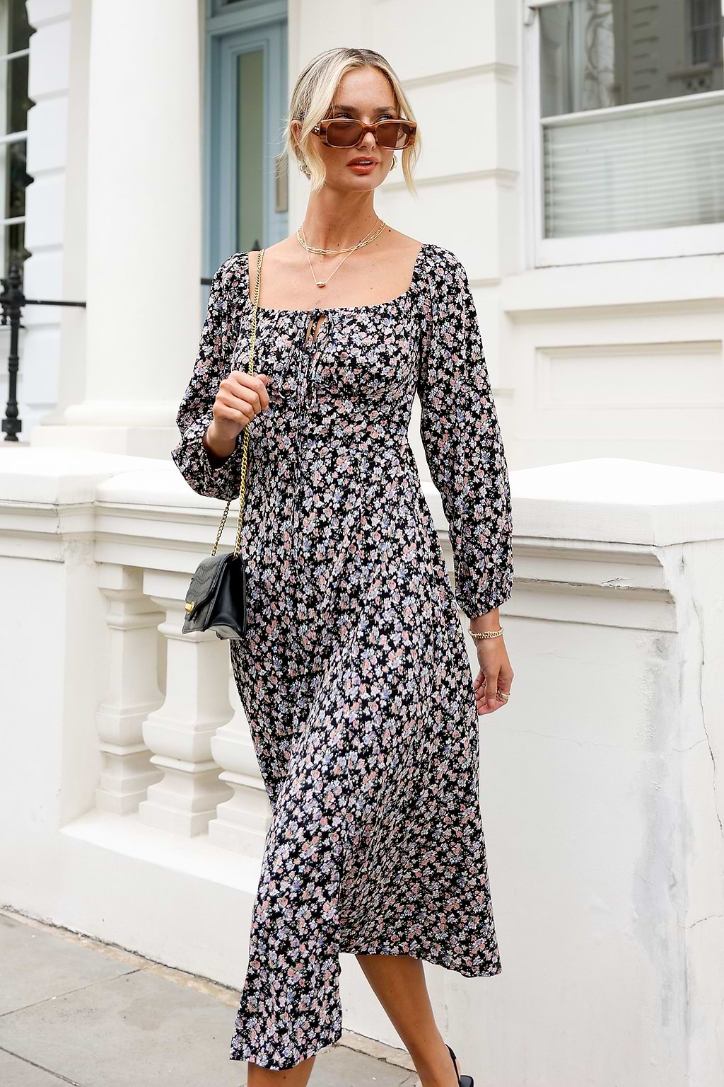 Vestido midi de manga larga con hombros descubiertos y ditsy