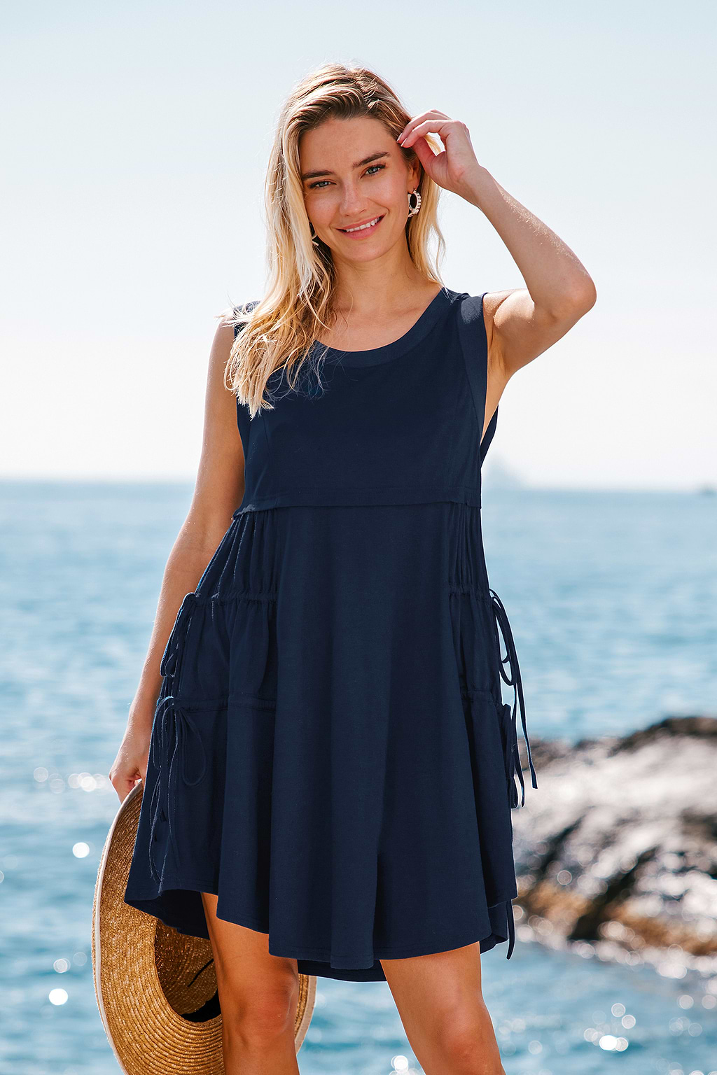 Vestido corto de jersey sin mangas con cuello redondo en azul marino