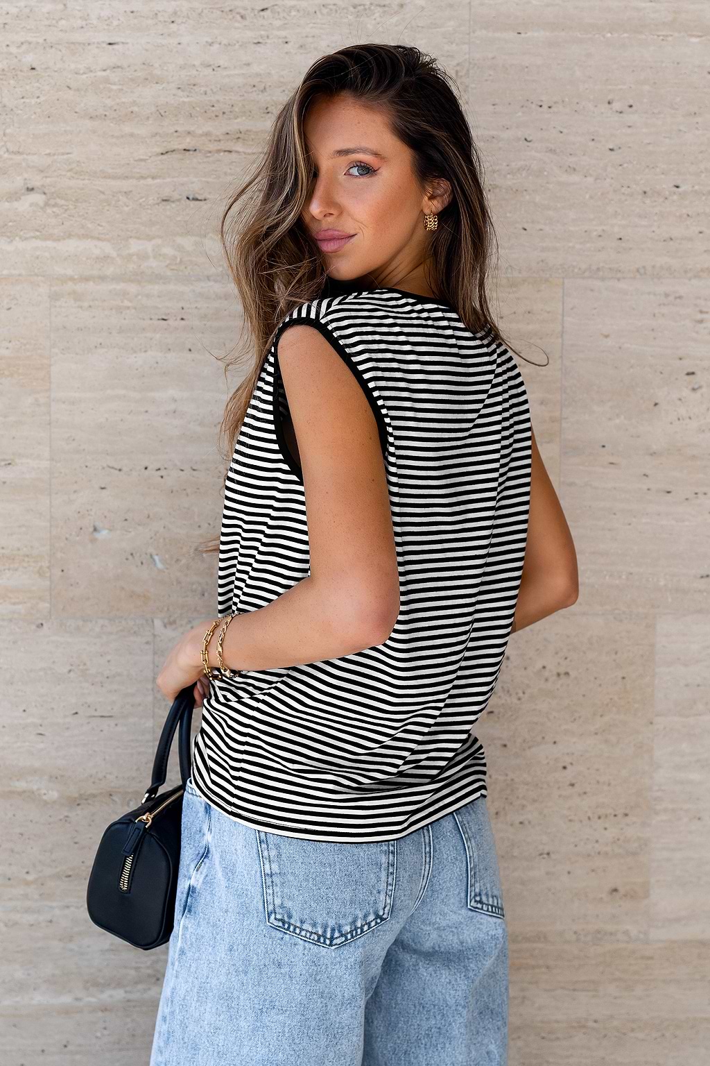 Black & White Stripe Sleeveless Roundneck Top