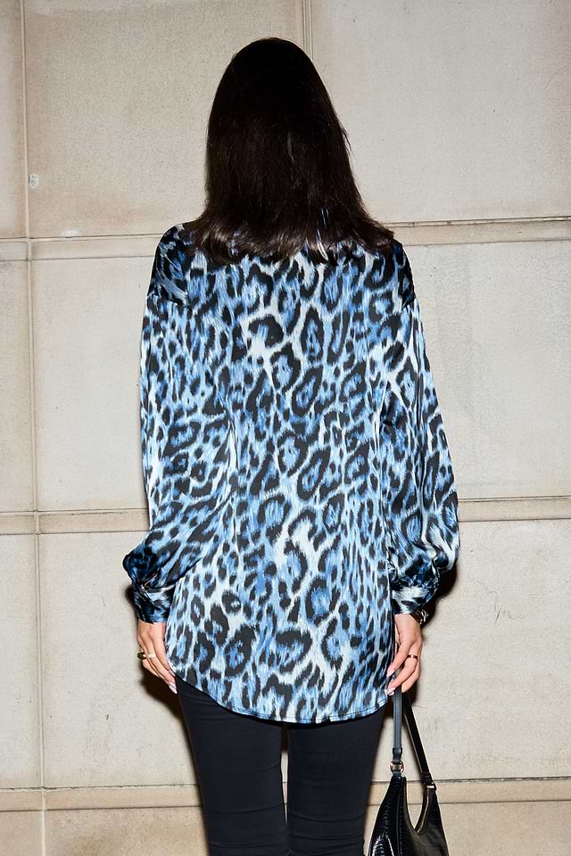 Chemise à manches longues et l'imprimé de léopard bleu marine
