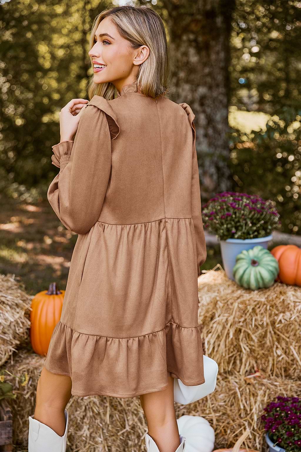 Robe courte à manches blouson avec volants tan