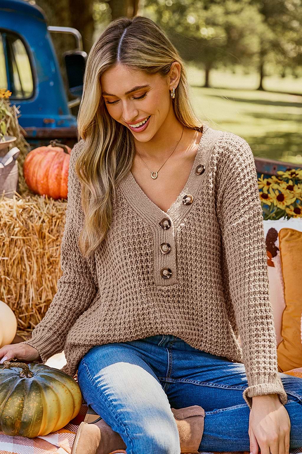Suéter Henley de manga larga con cuello en V de color marrón claro