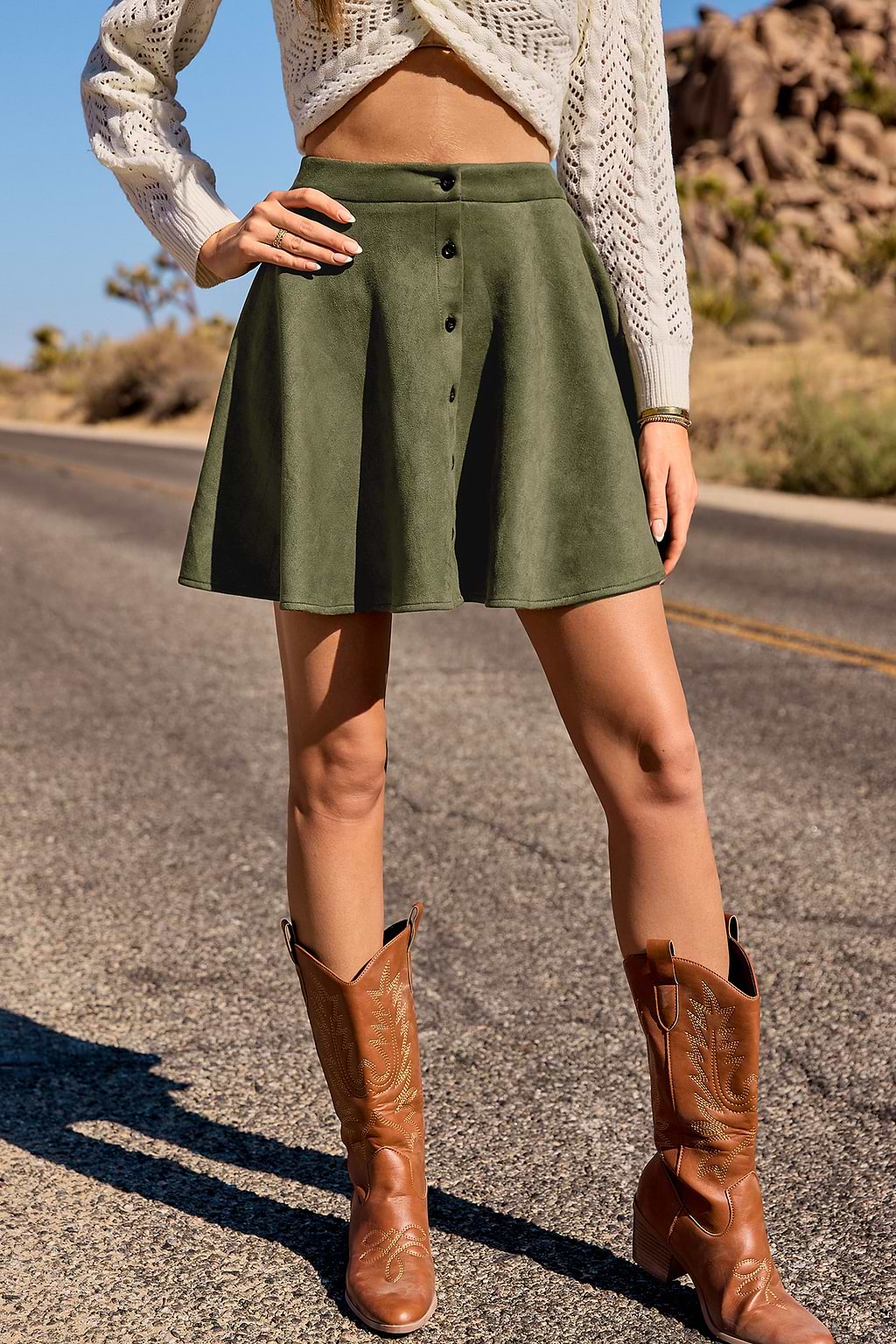 Jupe courte évasée à boutons sur le devant olive