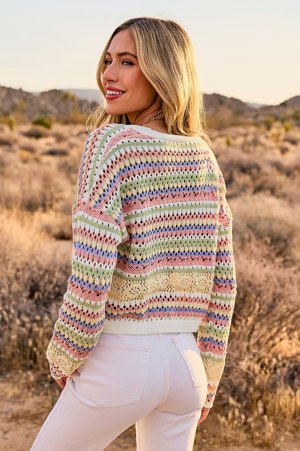 Cardigan court à boutons et découpe avec blocs de couleur