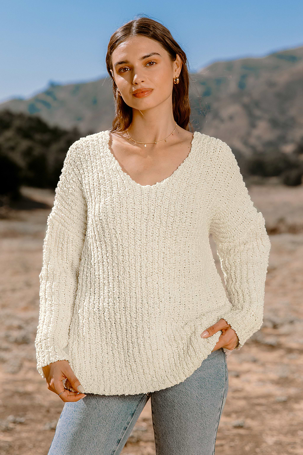 Pull à col scoop et épaules tombantes avec manches longues ivoire