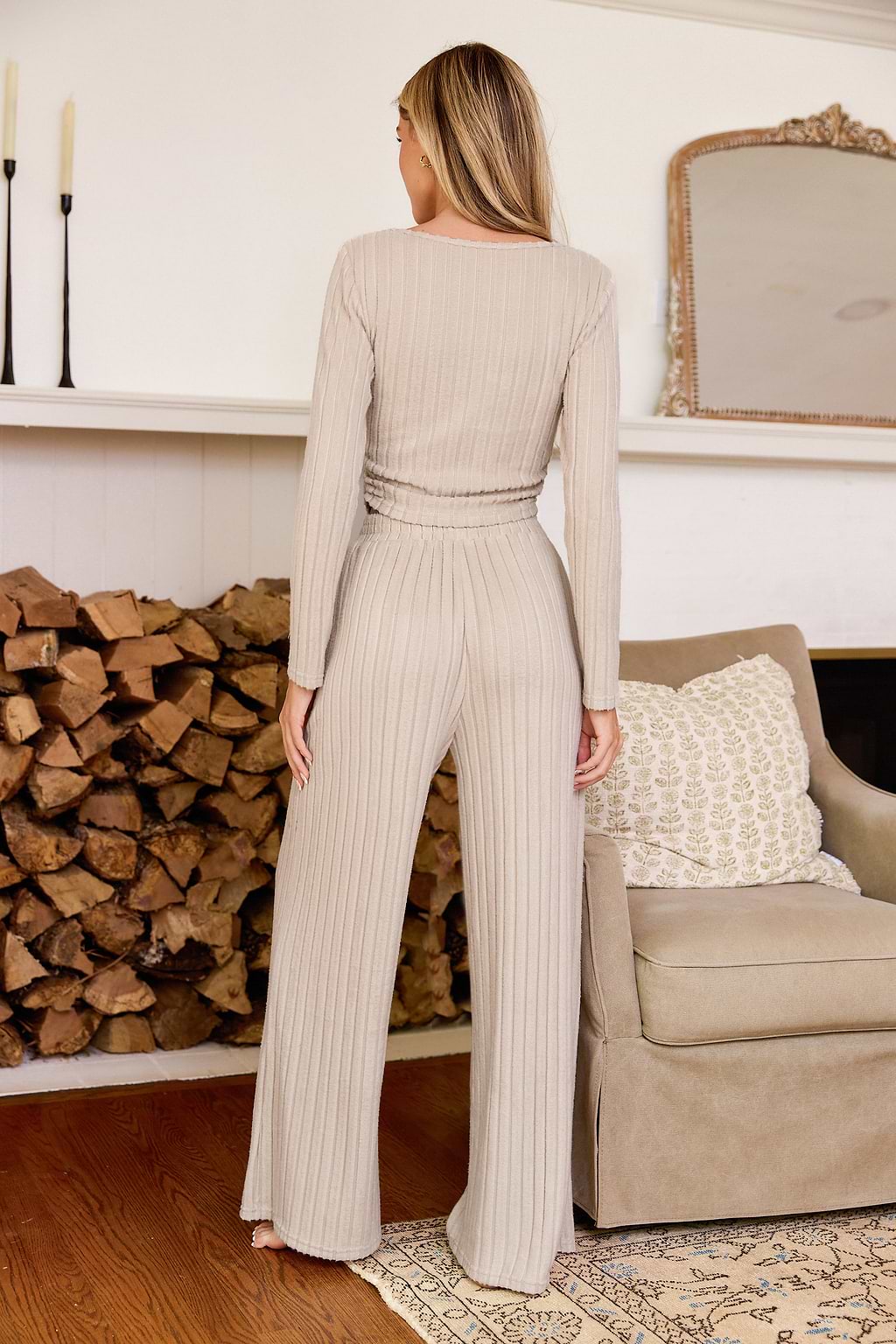 Conjunto de pantalón recto y camiseta de manga larga de punto acanalado en color beige