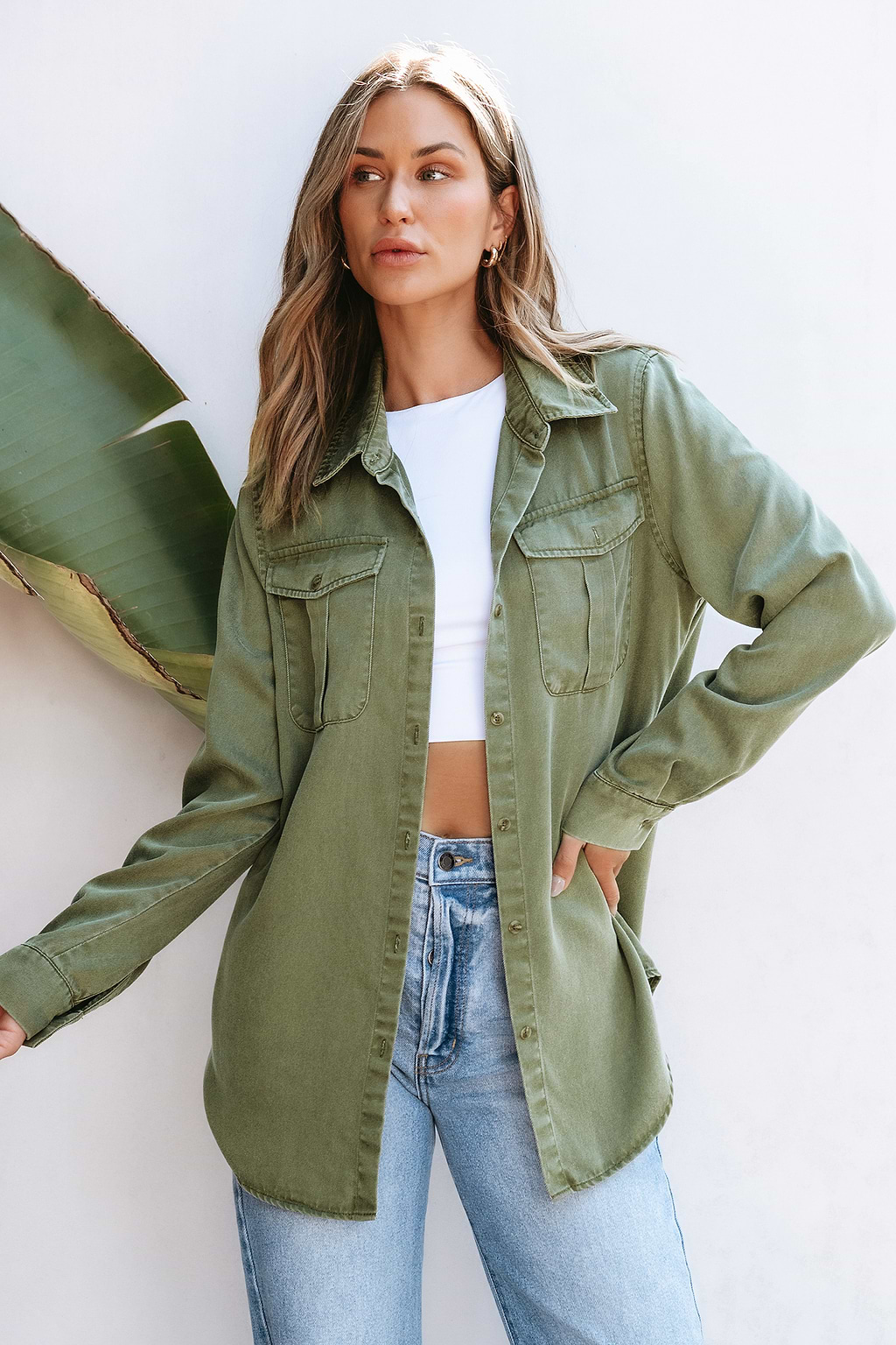 Camisa de manga larga con botones delanteros y cuello verde militar