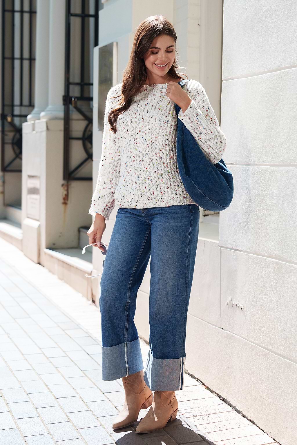 Rundhalspullover mit Rückendrehung