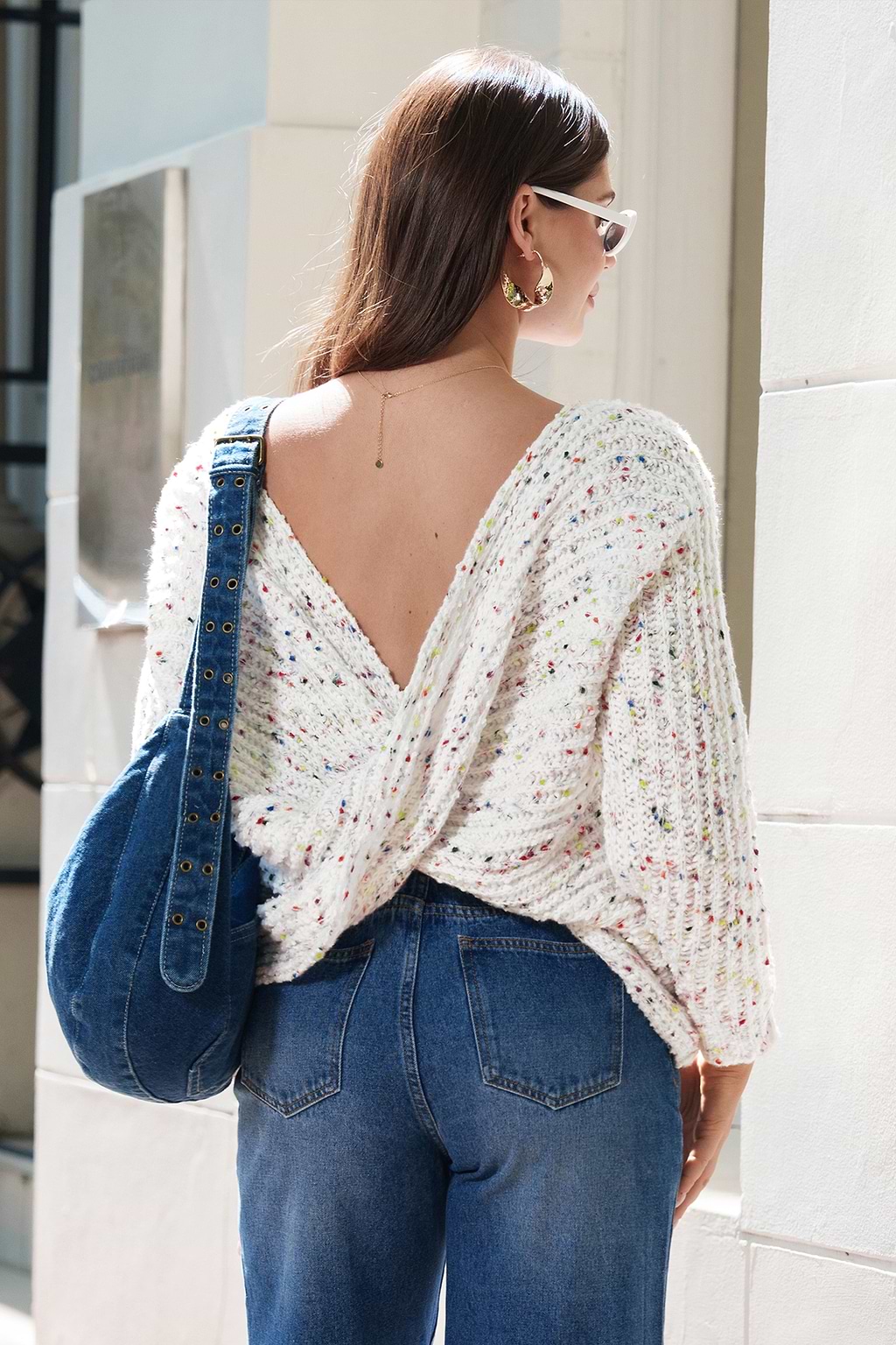 Rundhalspullover mit Rückendrehung