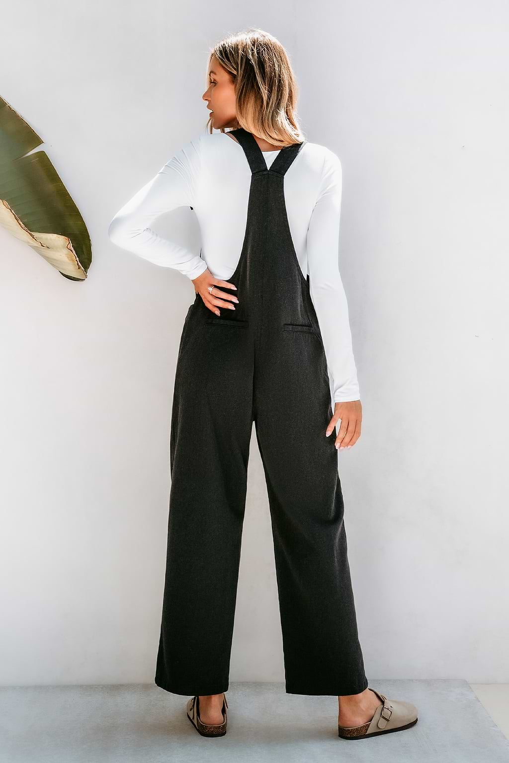 Salopette à col carré et jambes évasées avec bretelles nouées